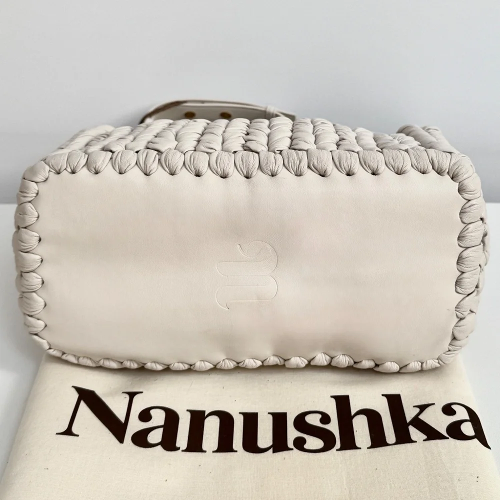 Nanushka nanuska busket